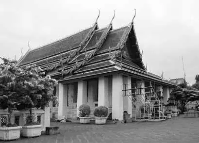 Ступа массивное сооружение внутри которого обычно хранятся останки Будды - фото 9