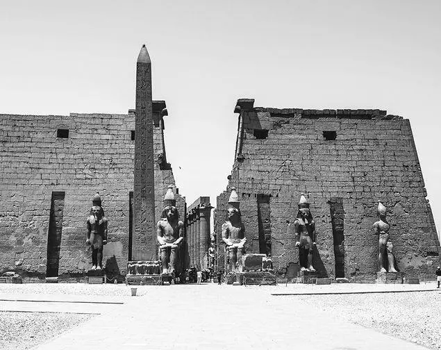 Рис 9 Храм Амона в Луксоре Фасад пилона Рис 10 Разрез египетского карниза - фото 9