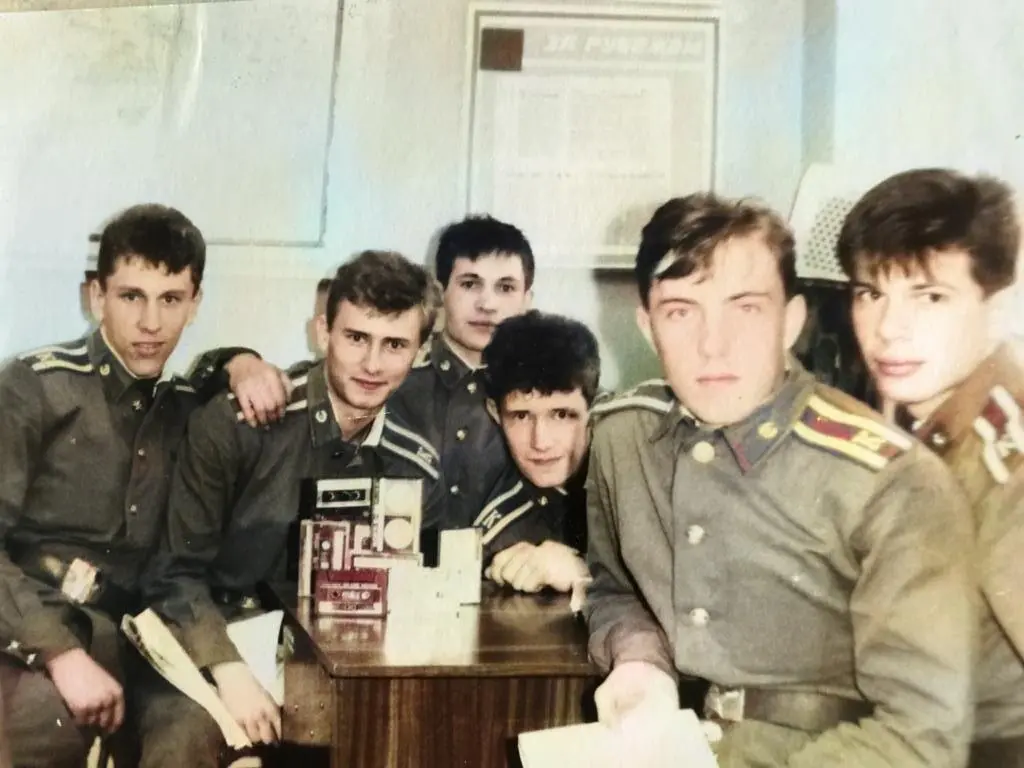 Жопа полная мрачно шепчет Зиновьев и зло смотрит на курсанта Громова - фото 6