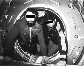 После смены Филимонов и Остапчук по дороге в отсек Фото 1980 года По - фото 19