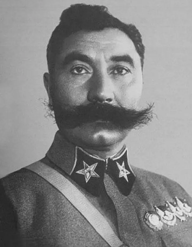 На снимках слева направо члены Ставки ВГК С Тимошенко Г Жуков В - фото 10