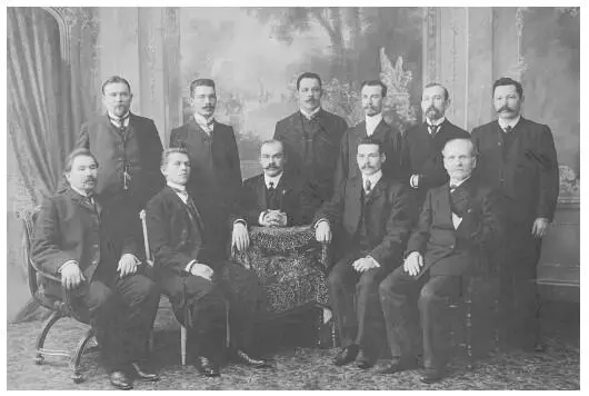 Машинисты депо станции Александровская Николаевской жд Конец 1890х годов - фото 14