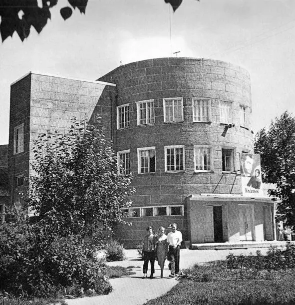 Металлист первый кинотеатр звукового кино в городе 1960е гг Следует - фото 20