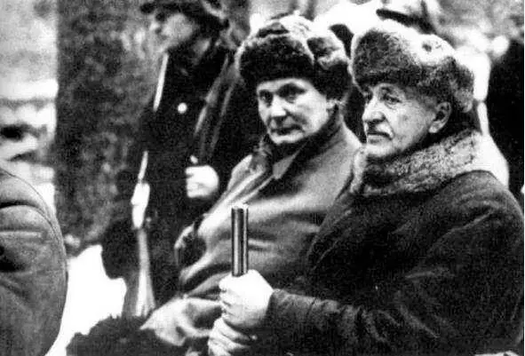 На снимке Герман Геринг и президент Речи Посполитой Игнаций Мосцицкий - фото 23