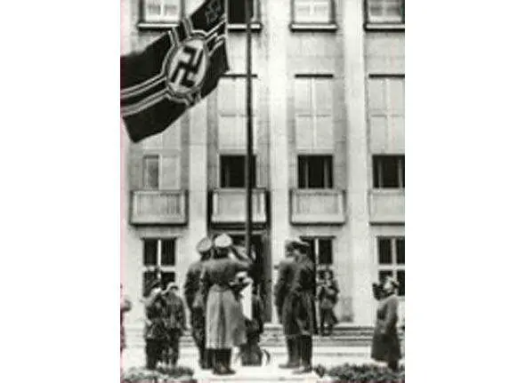 28 сентябряБыл подписан германосоветский Договор о дружбе и границе по - фото 39