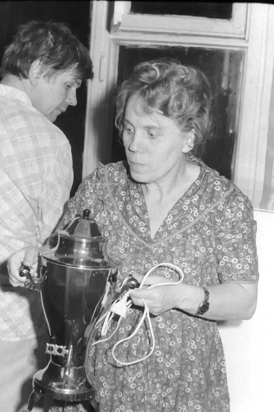 2 марта 1986 года Папа и мама на кухне нашей квартиры по ул Победы 70 К - фото 61