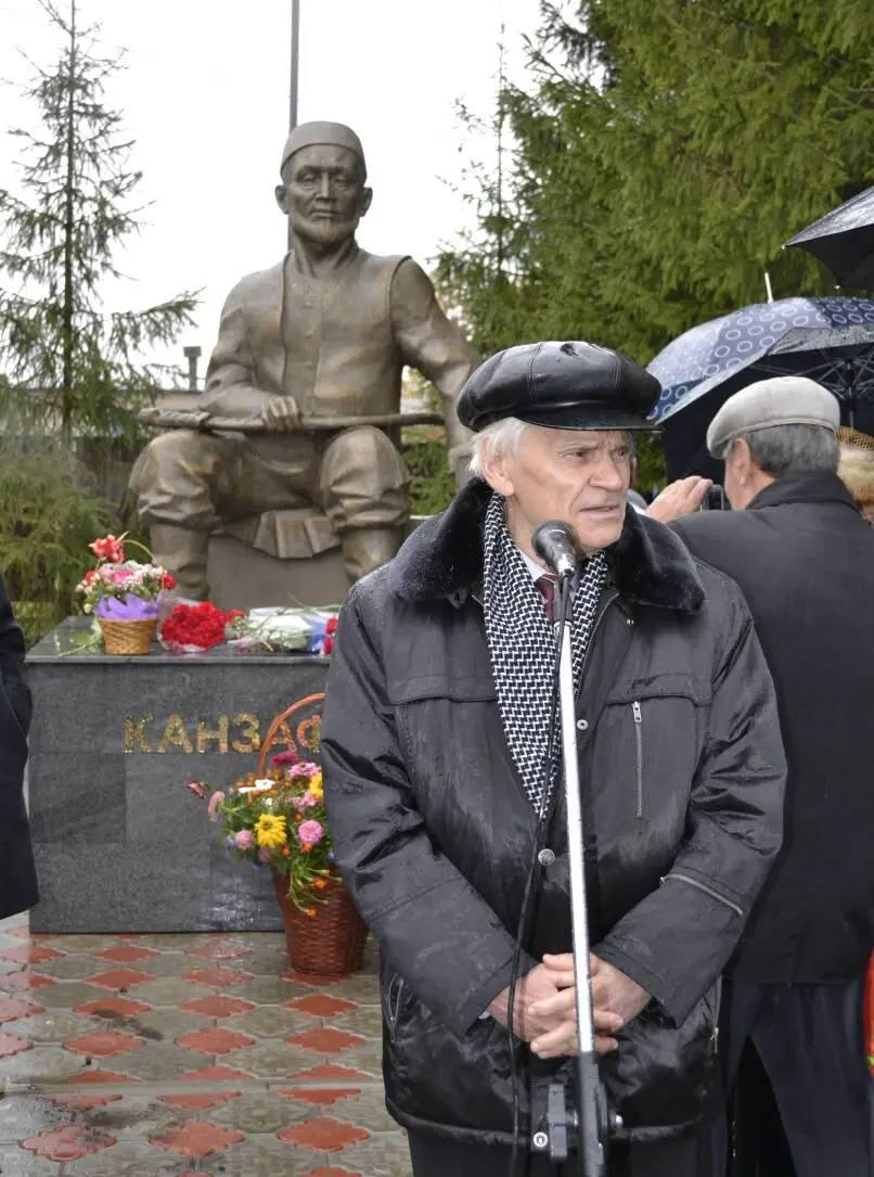 Примечательна биография Канзафара Усаева Он находится в родстве с родами - фото 14