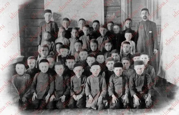 Рис Ученики Медресе С увеличением числа жителей селения появлялись новые - фото 33