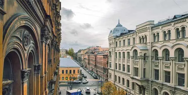Привет дорогие друзья Я обожаю город СанктПетербург за его контрасты Гуляя - фото 1