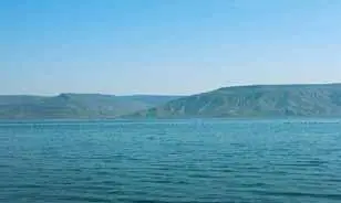 Галилейское озеро Рыбацкие лодки были вёсельными и парусными В 1986 году на - фото 13