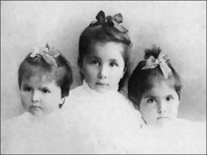 Анна Тимирева с сестрами 1890е гг Родители хотели чтобы в Москве ее - фото 6