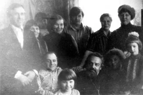 Редкое фото Конспиративная встреча с молитвенной группой Вслед за этим в - фото 50