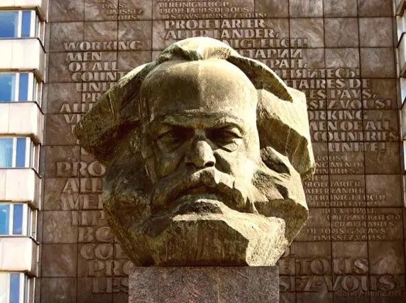 Памятник Карлу Марксу Но это уже не очень интересно Гораздо интереснее чувства - фото 26