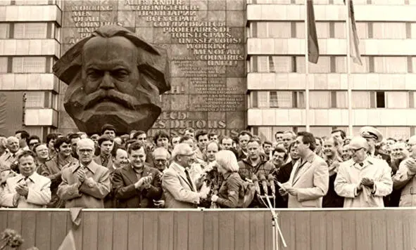 На трибуне Потом подходит Ганс и говорит Все согласовано она с - фото 37