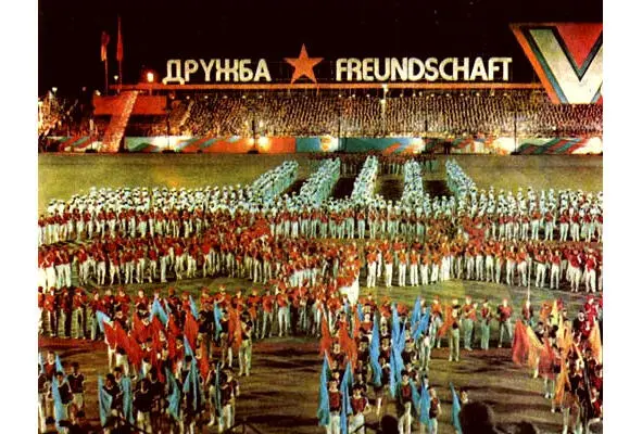 Торжественное мероприятие Может быть я полный дурак Но я смотрел на нее и - фото 38