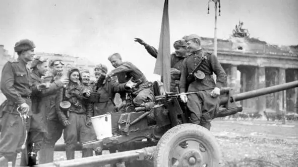 Берлин Май 1945 Или мы это русские сумевшие создать и отстоять свою - фото 7