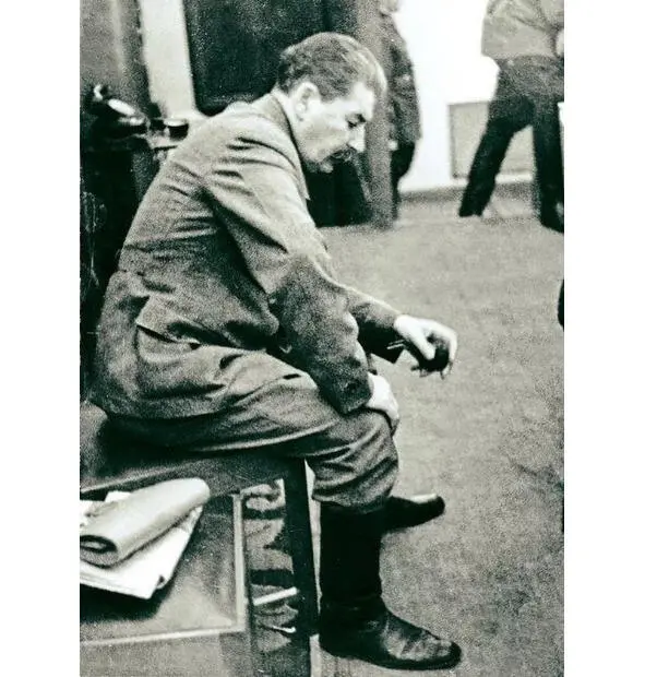 Сталин в 1940 году Главное отличие Сталина от бесноватого фюрера на - фото 16