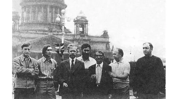 Встреча после ссылок и лагерей в 1977 году Крайний слева Леонид Бородин - фото 11