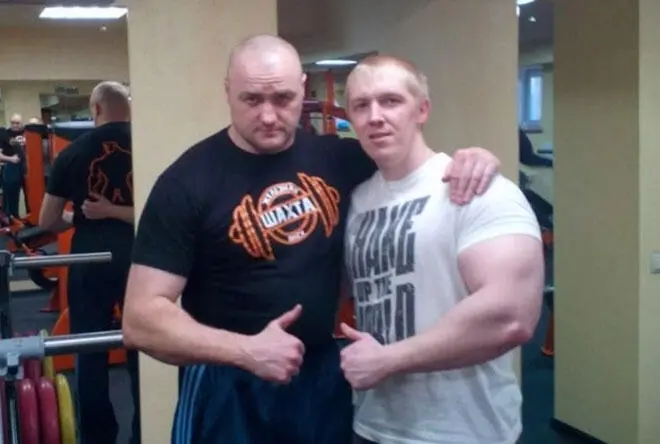 Тренер спортклуба Шахта Михаил Михайлович тренирует гиревиков Все его - фото 8