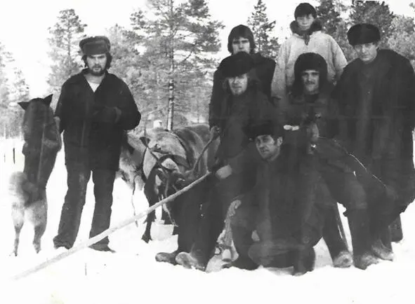 1977 год Компрессорная станция ОртЯгунская Очередной приезд аборигенов на - фото 2