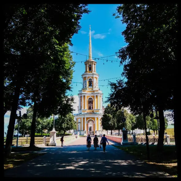 Соборная колокольня Рязанского кремля считается самым высоким зданием Рязанской - фото 6