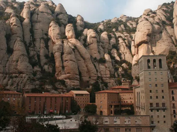 Рис 3 Вид с гор на монастырь Монсеррат в Каталонии Потерпев поражение в - фото 3