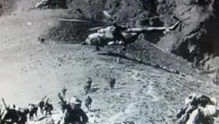 Высадка разведроты в районе Алихейля ДРА 1984 год Здесь в Афганистане - фото 3