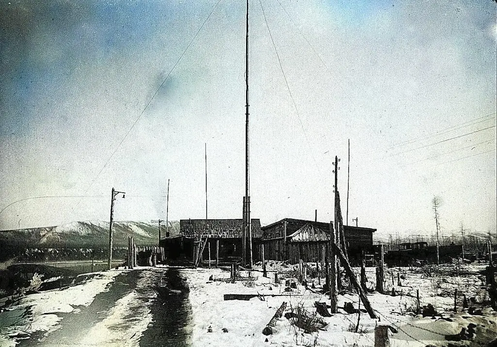 Фото 21 архив АНДорожевца 1938 г Здание полкового радиоузла возле - фото 23