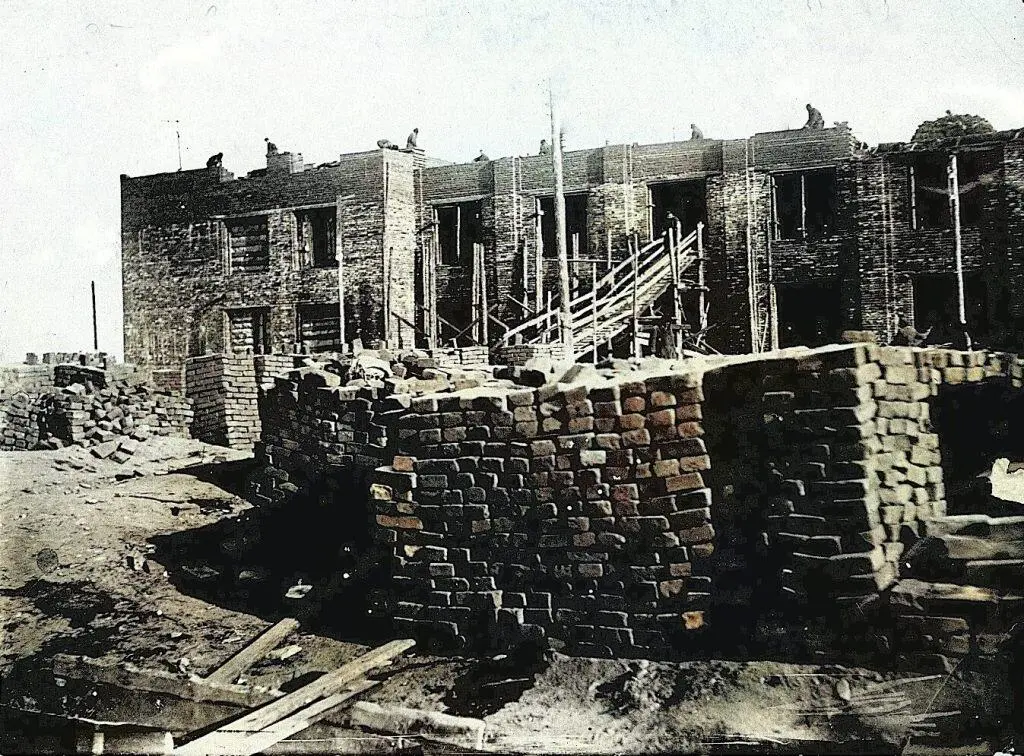 Фото 8 архив АНДорожевца Весна 1939 г Идёт строительство казармы 22го - фото 10