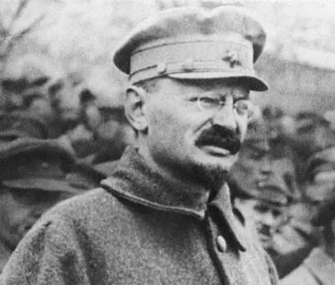 Председатель исполкома Петроградского совета рабочих и солдатских депутатов Лев - фото 14
