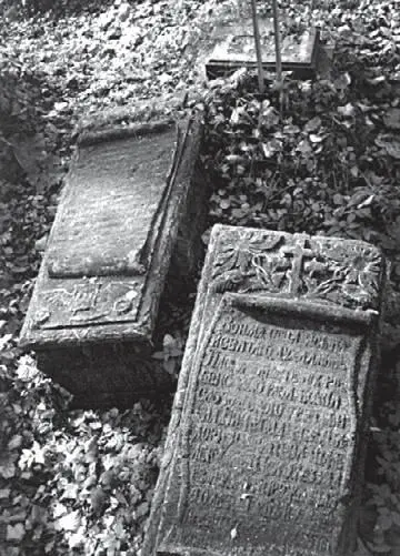 Надгробные памятники из опоки в городе Слободском Гипс минерал - фото 5