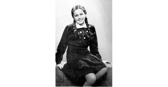Ева Хейман Ева Хейман родилась в еврейской светской семье Она жила с бабушкой - фото 42