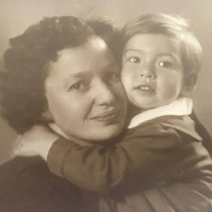 Моя тётя Валентина Григорьевна Ломовская с дочкой Галей 1950е Я Н Л - фото 78