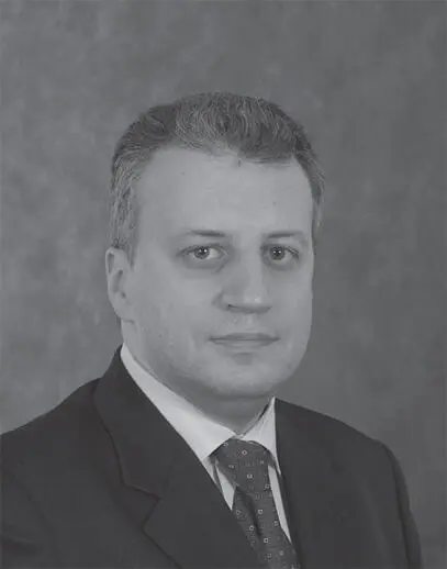 Андрей Витальевич Крюков родился и живёт в Москве Образование Московский - фото 7