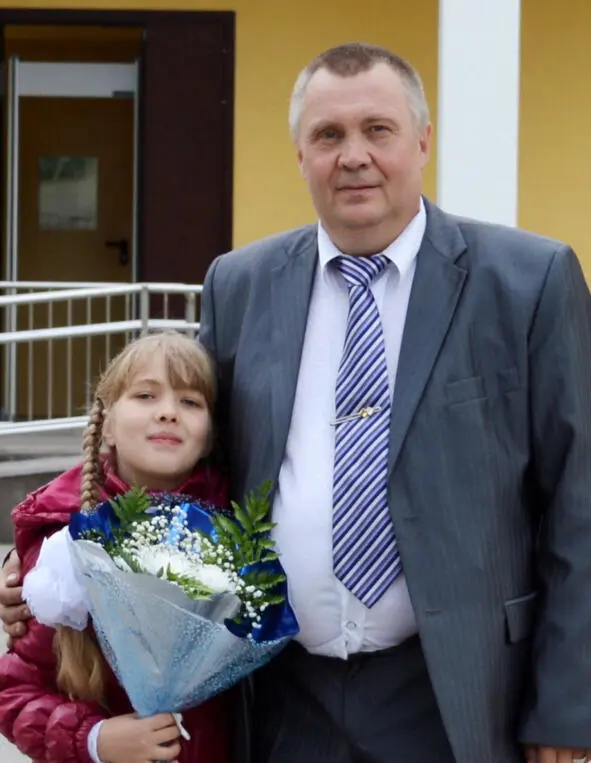 Николай Юрьевич Новиков с дочерью Анной 2013 год Время курьерским поездом - фото 1