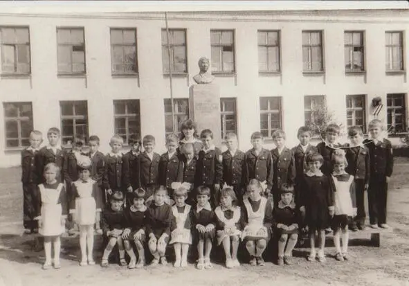 2 Б класс 1982 год Классный руководитель Чепакова Эльвира Григорьевна А - фото 12