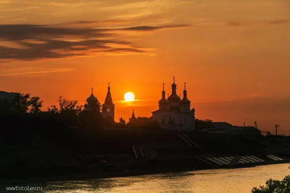 СвятоТроицкий монастырь на закате Первоначально монастырь не имел даже церкви - фото 11