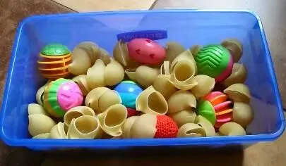 Сенсорная коробочка шарики гладкие рифёные макарончики Можно ещё и - фото 20
