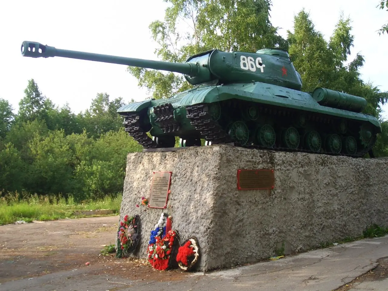 Танк ИС 2 на месте боя Колобанова ЗГ Автор Valdroby CC BYSA 30 - фото 24
