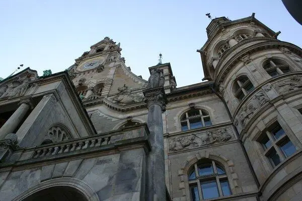 Красивая прокомментировал я разглядывая здание А экскурсовод говорит - фото 3