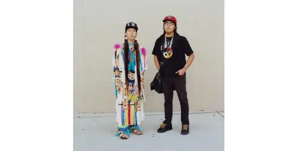 Современные индейцы быстрый Эдди слева и звезда социальных сетей Две Косы - фото 3