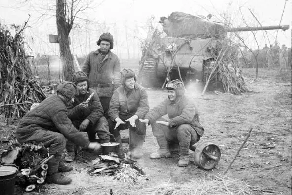 Воевать против немца нужно и жизненно необходимо затянувшись махоркой - фото 33