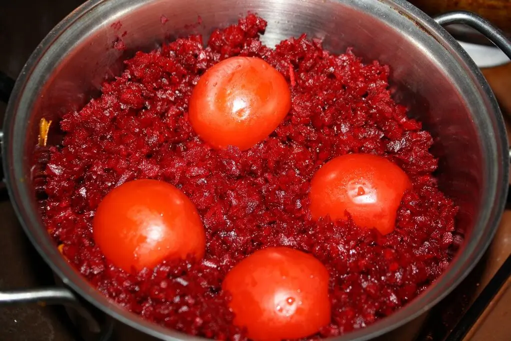 Овощи очистить Свеклу нарезать кусочками взбить в кухонной машине в крошку - фото 62