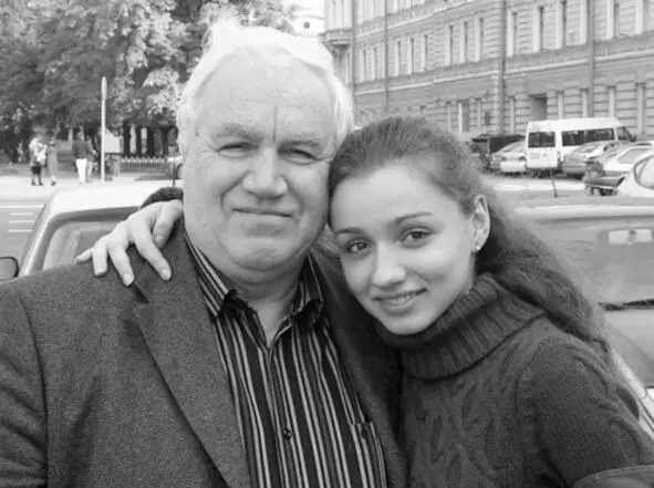 Даша Ханеданьян со знаменитым дедом Грайром Грайровичем Ханеданьян Сейчас - фото 62