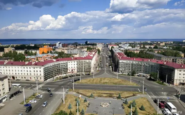 Панорама Петрозаводска от вокзала до озера От вокзала к озеру спускается - фото 2