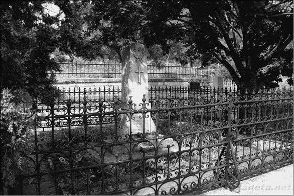 Место первого захоронения МЮ Лермонтова на старом кладбище Пятигорска О - фото 12