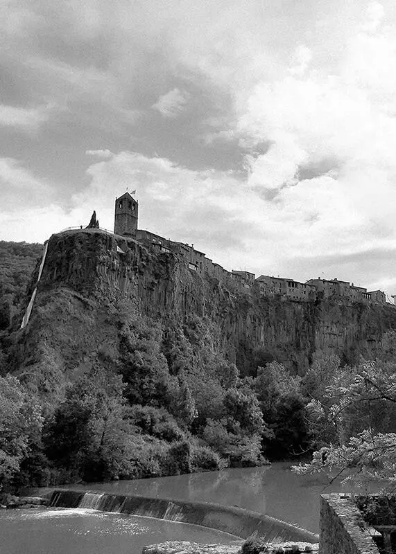 Castellfullit de la Roca A Spaniard Castellfullit de la Roca 2018 Canvas - фото 11