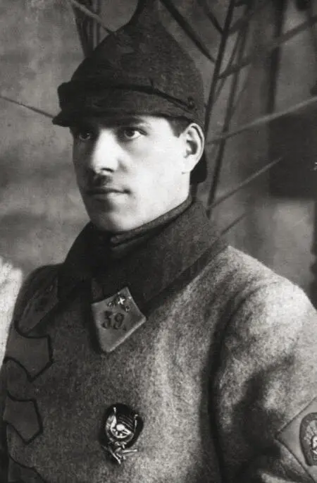 Командир 39го Бузулукского кавполка Г К Жуков 1923 год Под давлением таких - фото 2