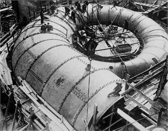 Монтаж турбины на ДнепроГЭС 1932 Очевидно что валюту давал в первую очередь - фото 4