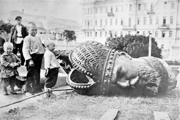 Москва Снесение памятника Александру Третьему 1917 год Митрополит Тихон на - фото 38